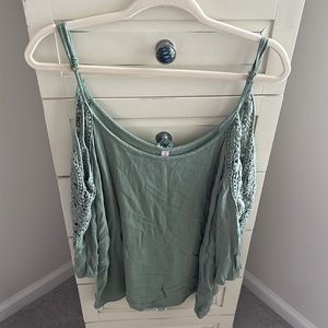 Green cold shoulder top. Size XL